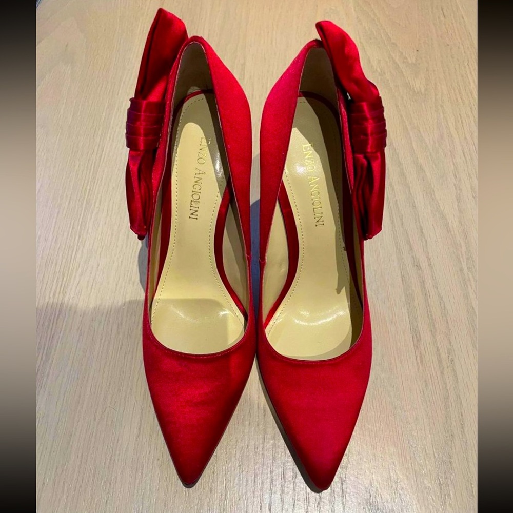 Enzo Angiolini Satin heels